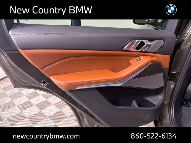 Used 2023 Green BMW xDrive40i image 15