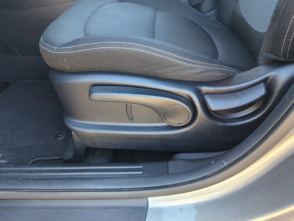 Used 2017 Gray Kia Plus image 13