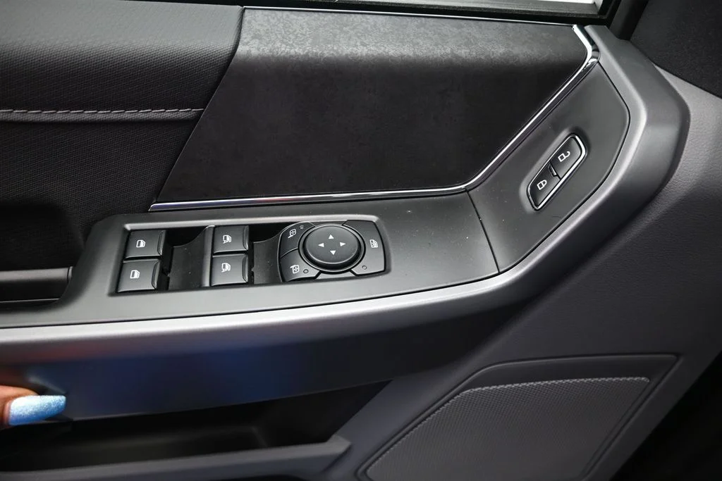 New 2026 Carbonized Gray Metallic Ford XLT image 15