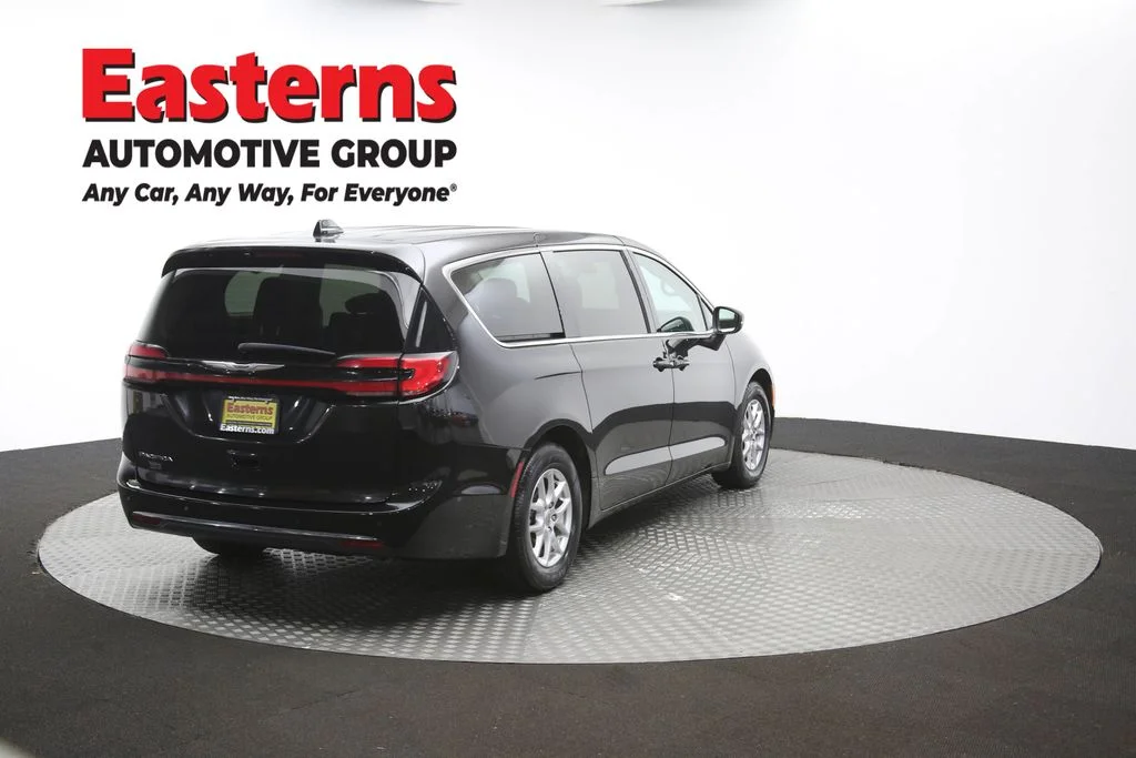 Used 2023 Black Chrysler Touring L image 41