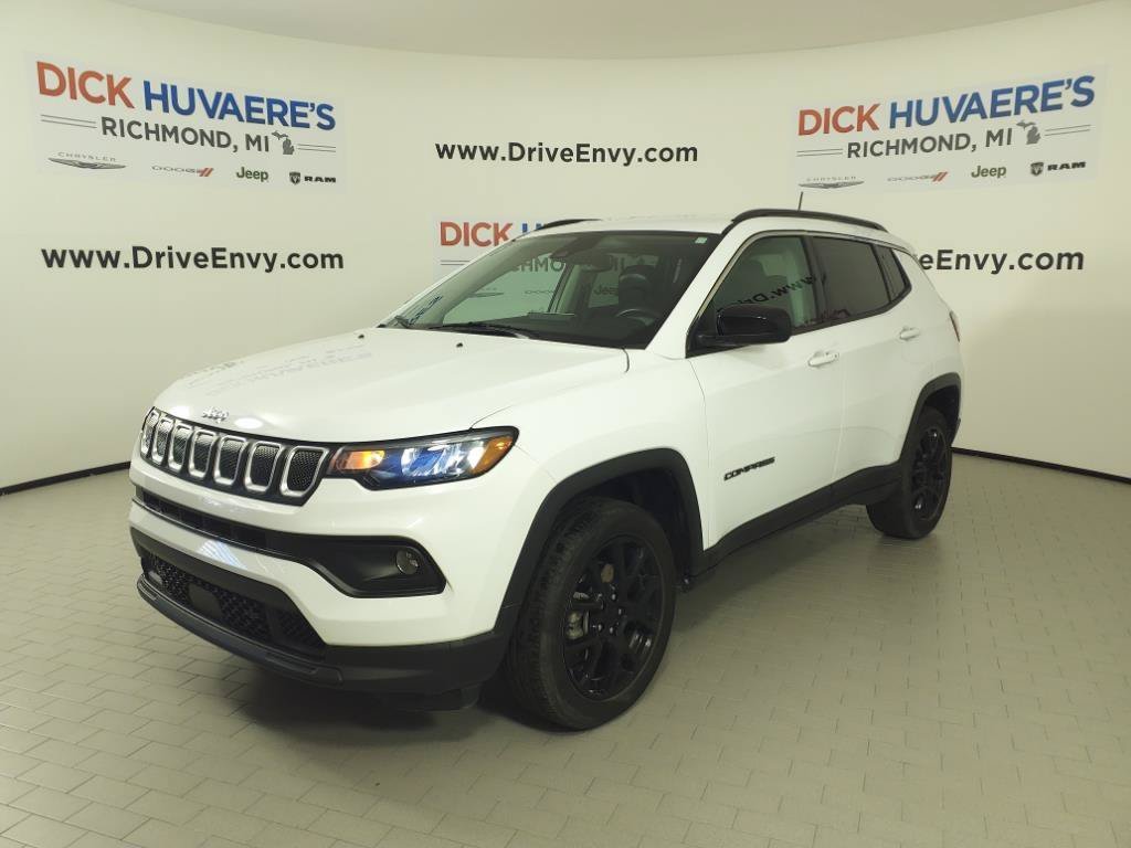 Used 2022 White Jeep Latitude Lux image 1