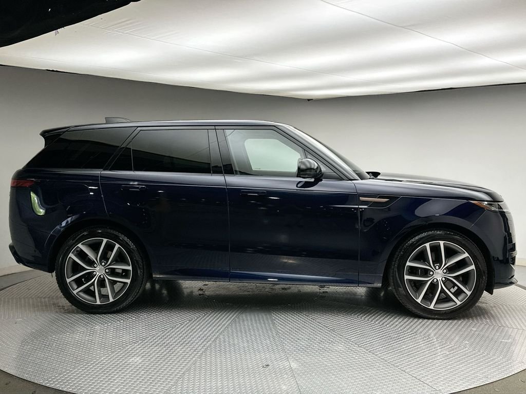 Used 2023  Land Rover SE Dynamic image 14
