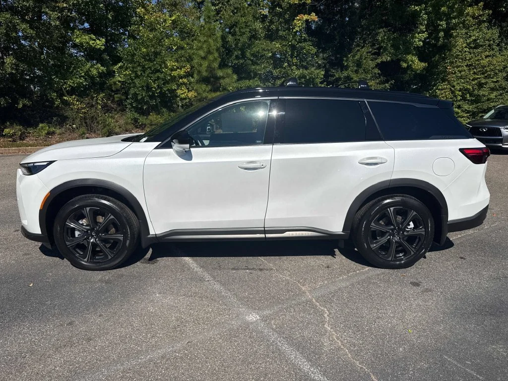 New 2027 2T RAD WHT INFINITI Autograph AWD image 9