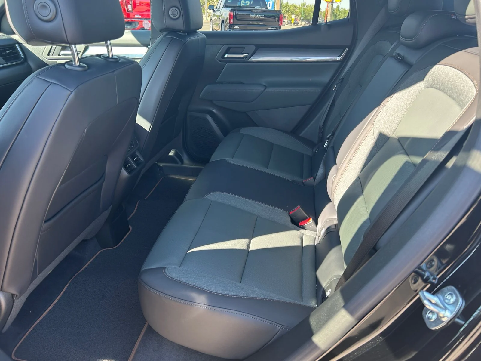 New 2027 Ebony Twilight Metallic GMC AWD AT4 image 18