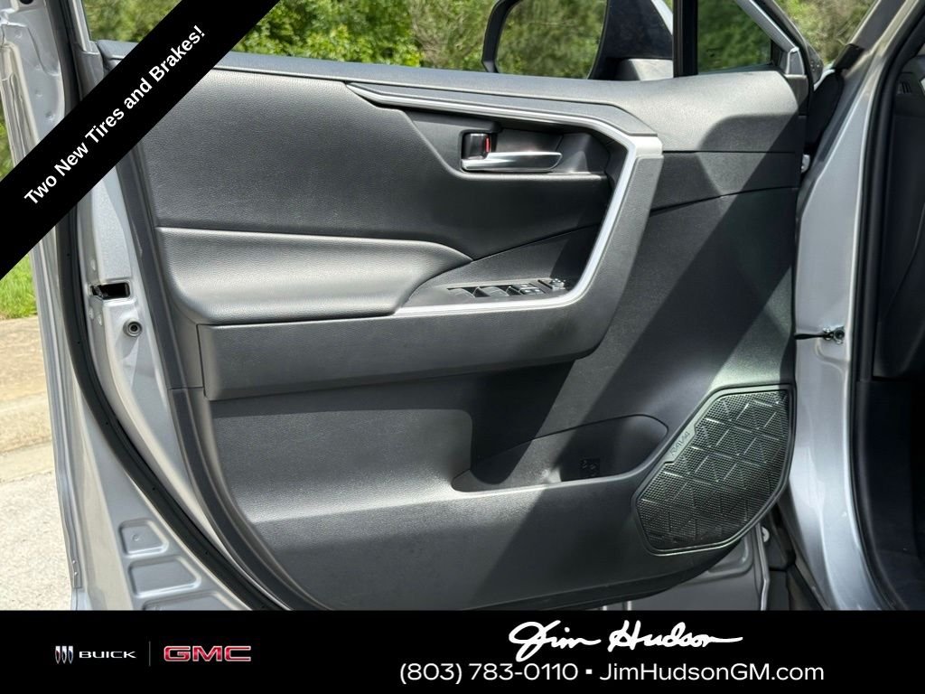 Used 2022 Silver Toyota XLE image 21