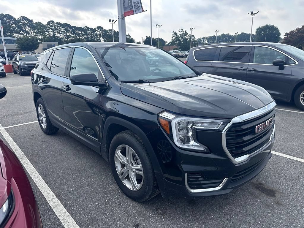 Used 2024 Ebony Twilight Metallic GMC SLE image 5