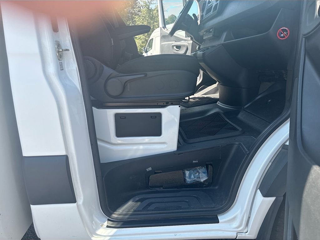 Used 2020  Mercedes-Benz Standard Roof V6 image 26