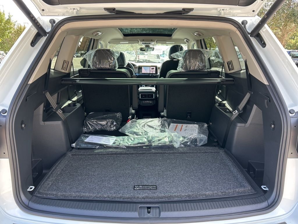 New 2026 White/off-white Volkswagen SE w/Technology image 52