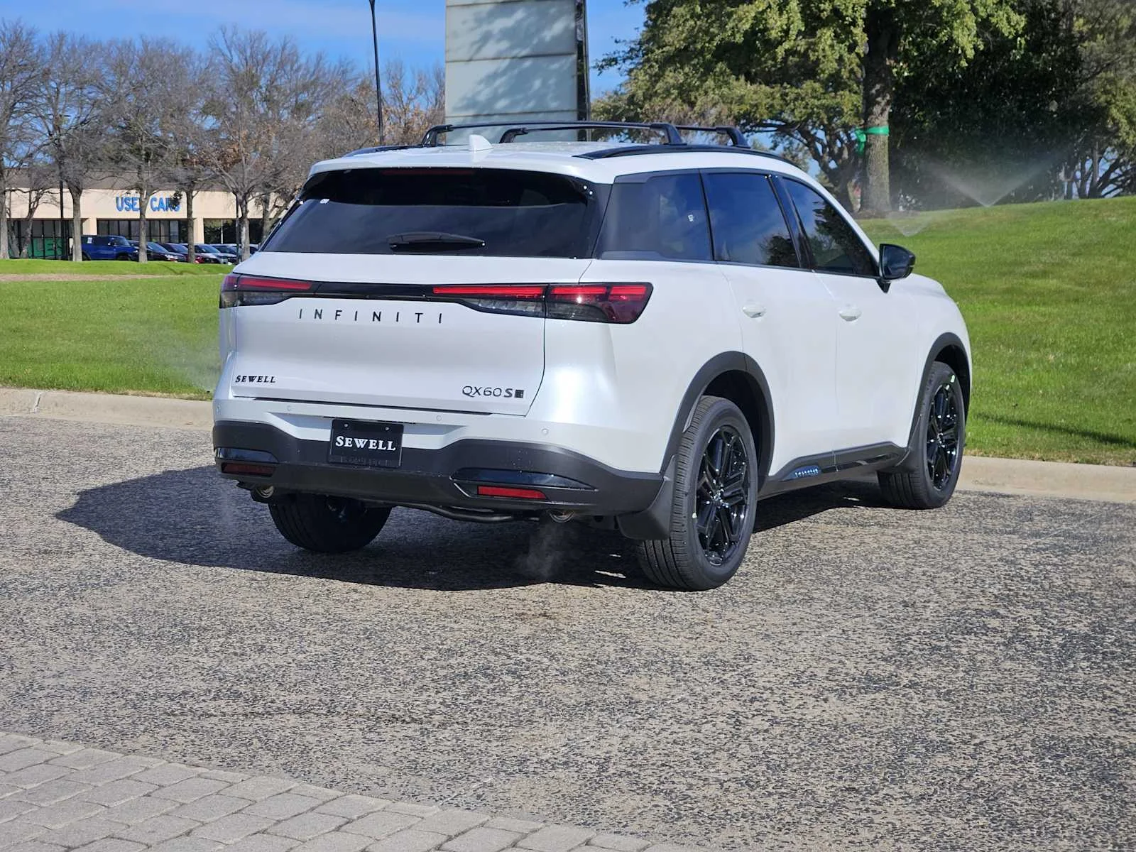 New 2026 RADIANT WHITE INFINITI Sport AWD image 4