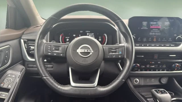 Used 2023 Brilliant Silver Metallic Nissan Platinum image 9