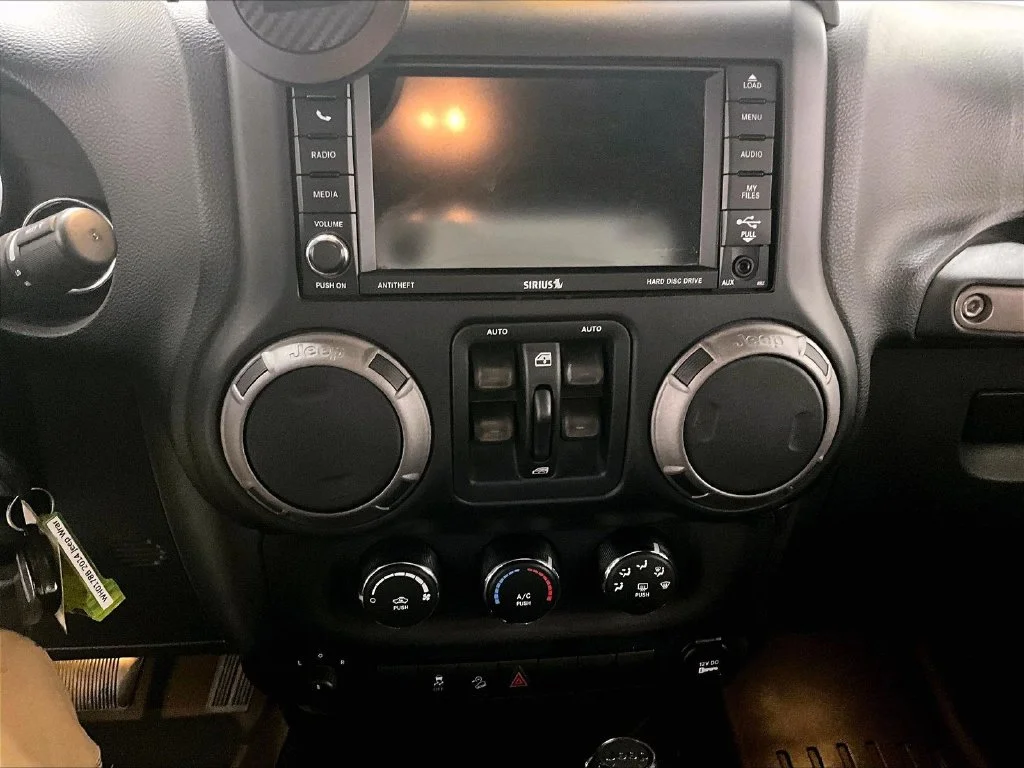 Used 2014 Gray Jeep Unlimited Sport image 14