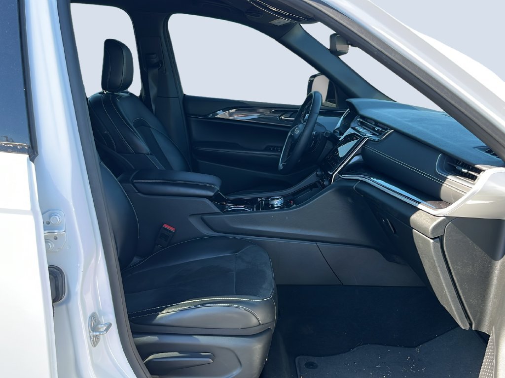 Used 2023 White Jeep Altitude image 20