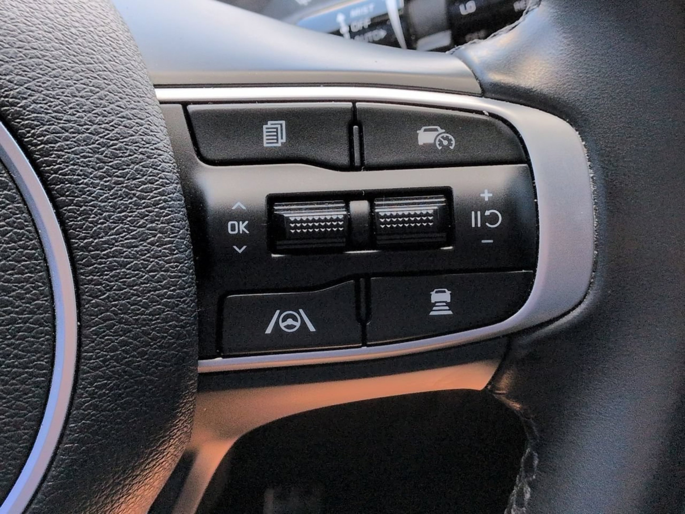 Used 2023 Glacier White Pearl/Ebony Black Roof Kia X-Pro image 27