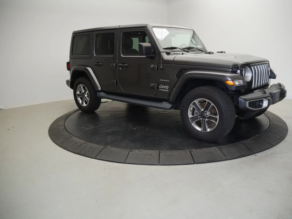 Used 2018 Crystal Metallic Jeep Unlimited Sahara image 7