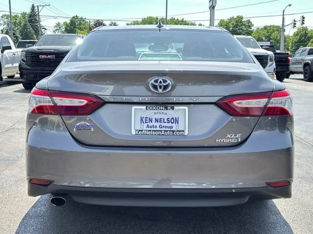 Used 2018 Gray Toyota XLE image 8