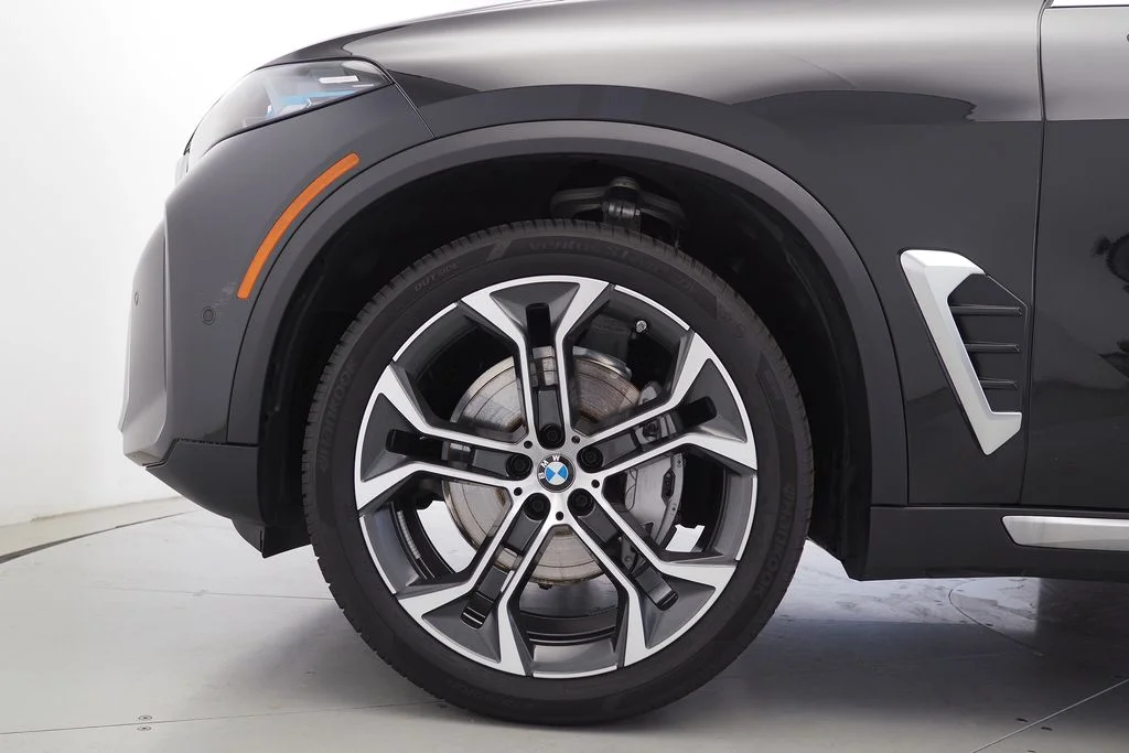 Certified Used 2026 Black Sapphire Metallic BMW xDrive40i image 5