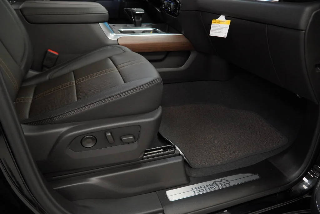 New 2026 Black Chevrolet High Country image 39