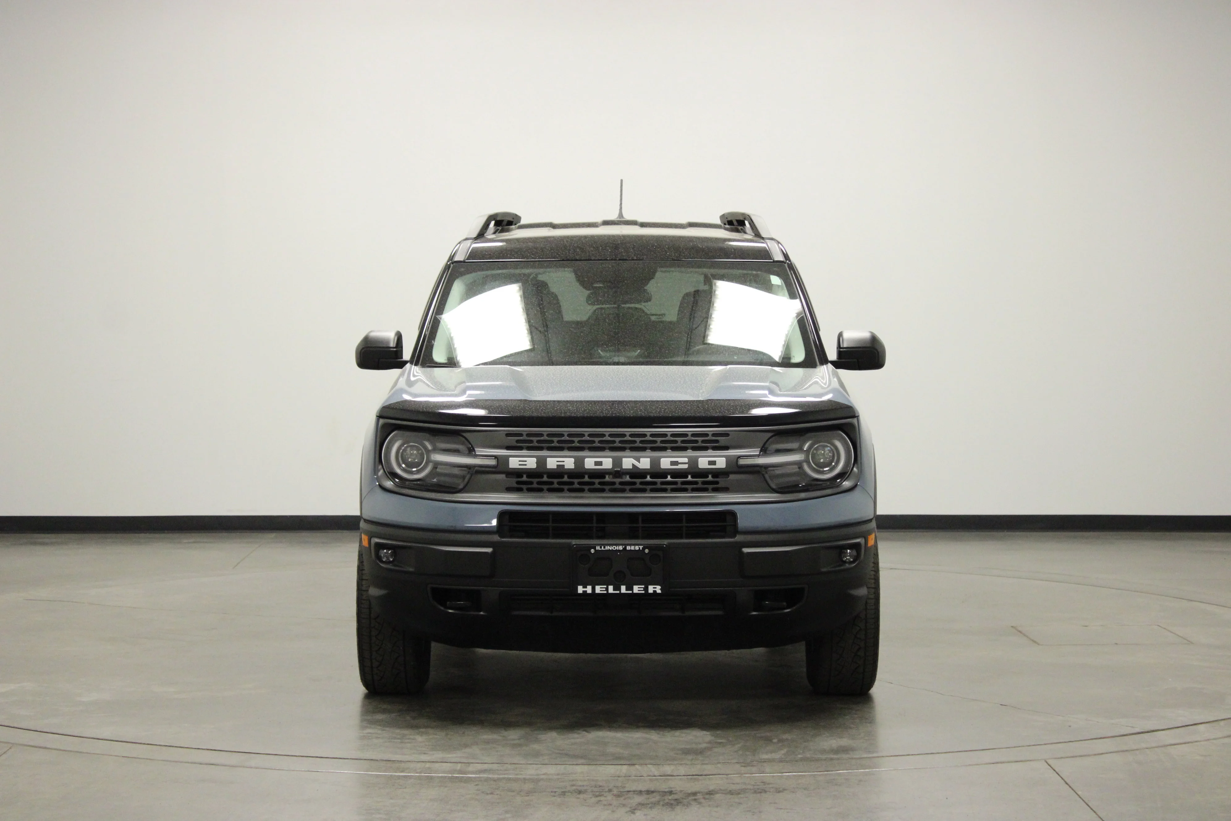 Used 2024 Azure Gray Metallic Ford Badlands image 3