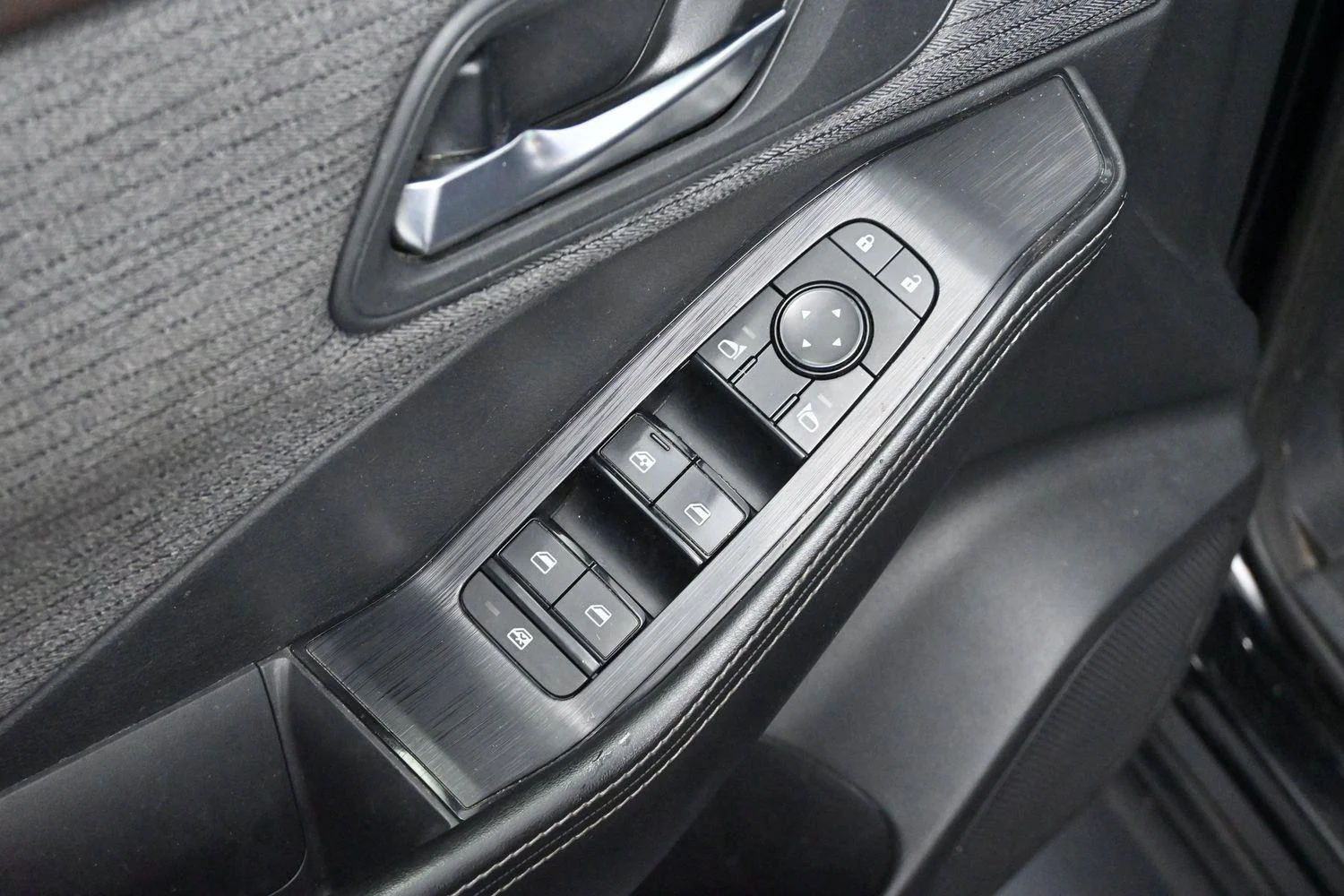 Used 2021 Super Black Nissan SV image 10