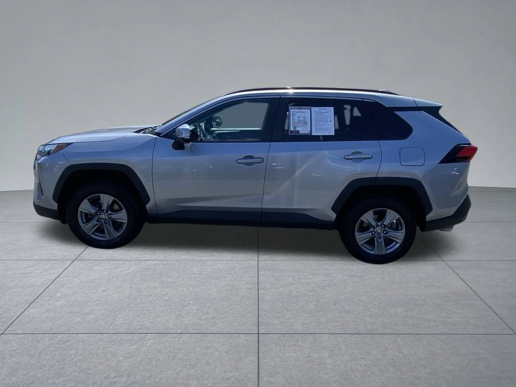 Used 2022 Silver Toyota XLE image 3