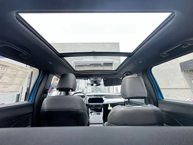 New 2026 Hydro Blue Pearl-Coat Exterior Paint Jeep Limited image 23