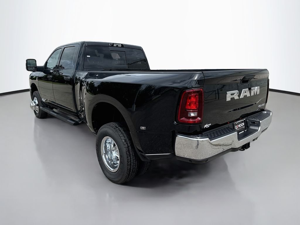 New 2026 Diamond Black Crystal Pearl-Coat Exterior Paint RAM Tradesman image 6