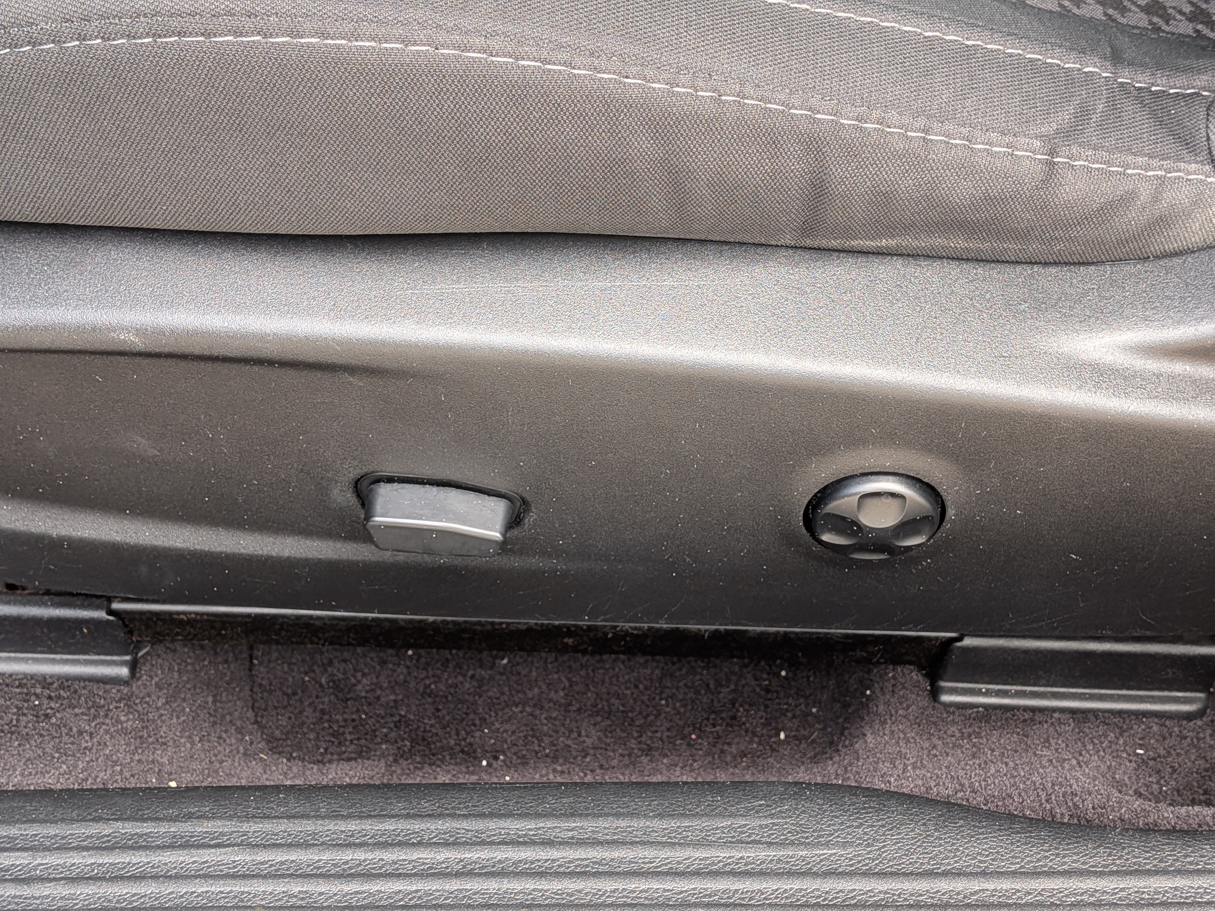 Used 2016 Pitch Black Clearcoat Dodge SXT image 19