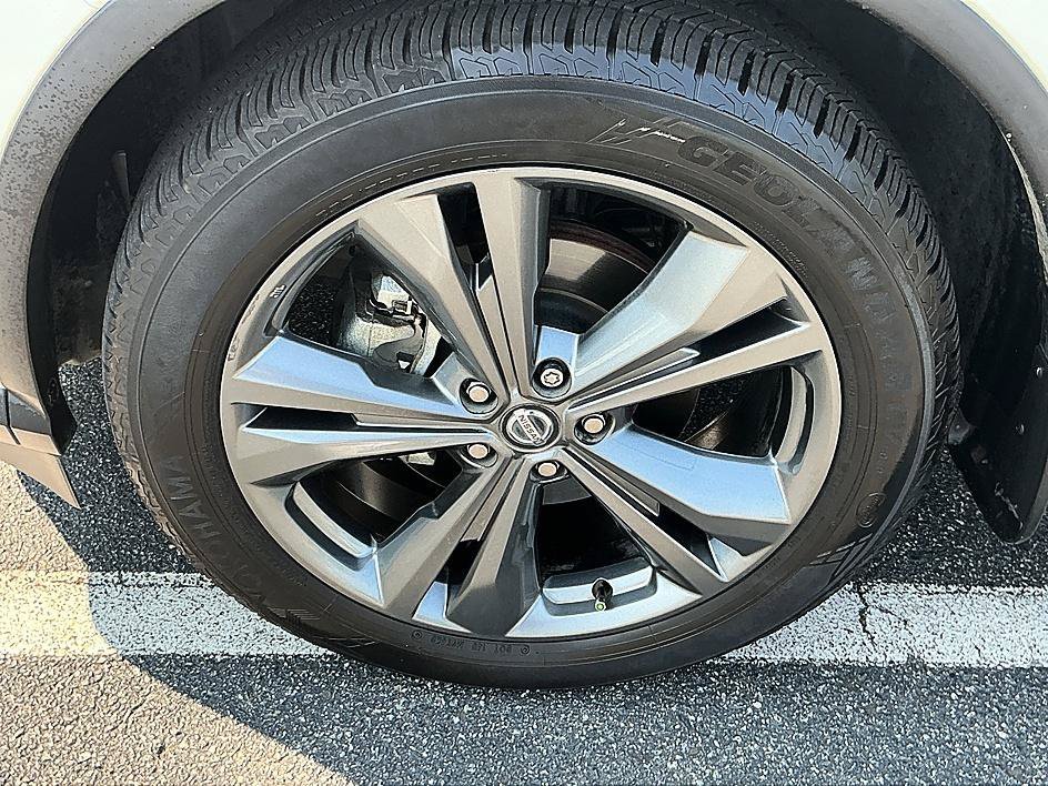 Used 2019 Pearl White Tricoat Nissan Platinum image 7