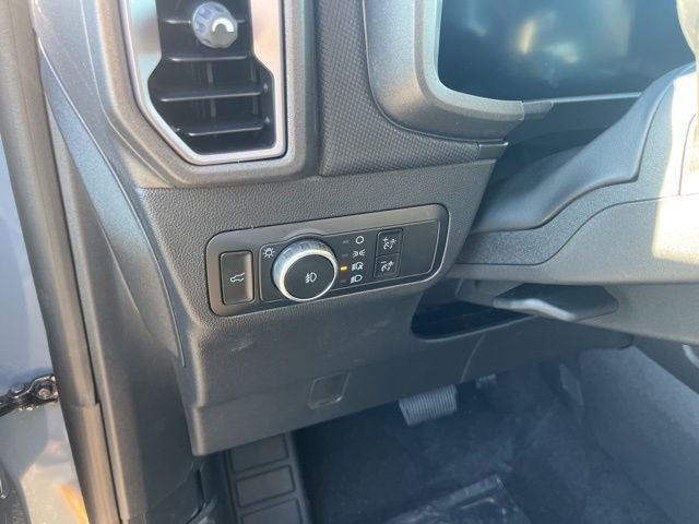 New 2025 Azure Gray Metallic Tri-Coat Ford Outer Banks image 30
