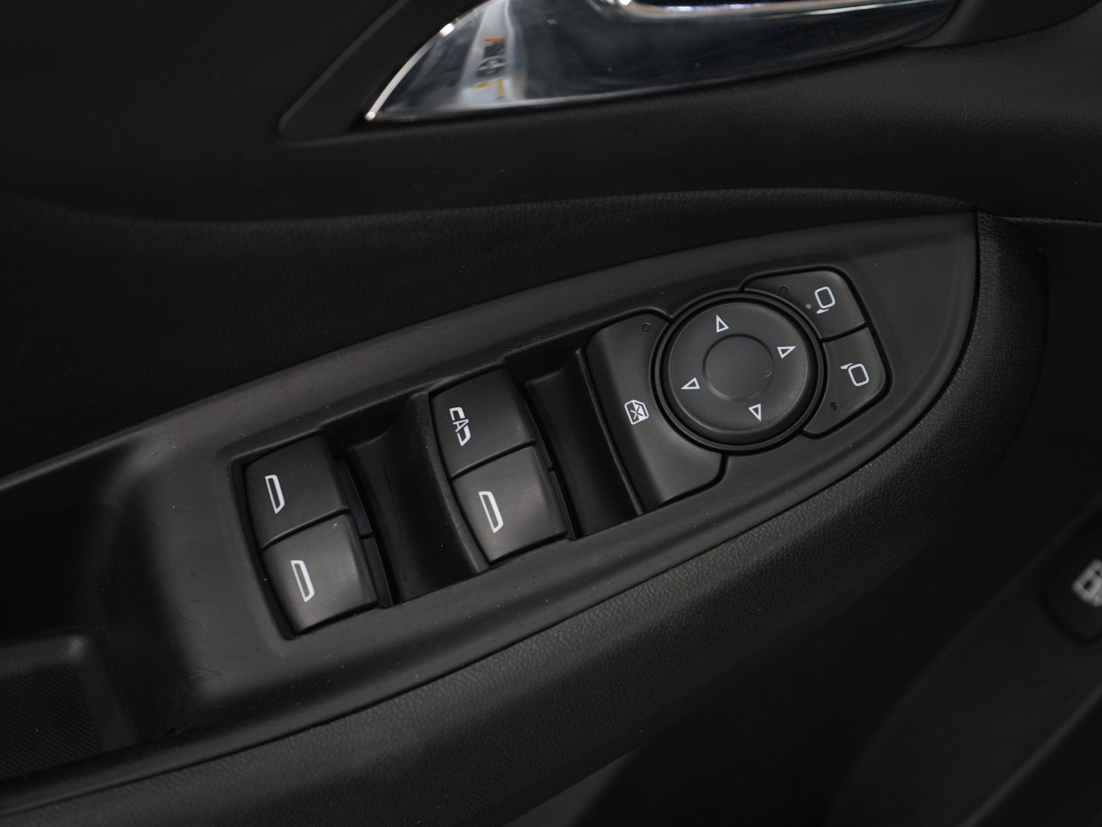 Used 2018 Silver Ice Metallic Chevrolet Lt image 20