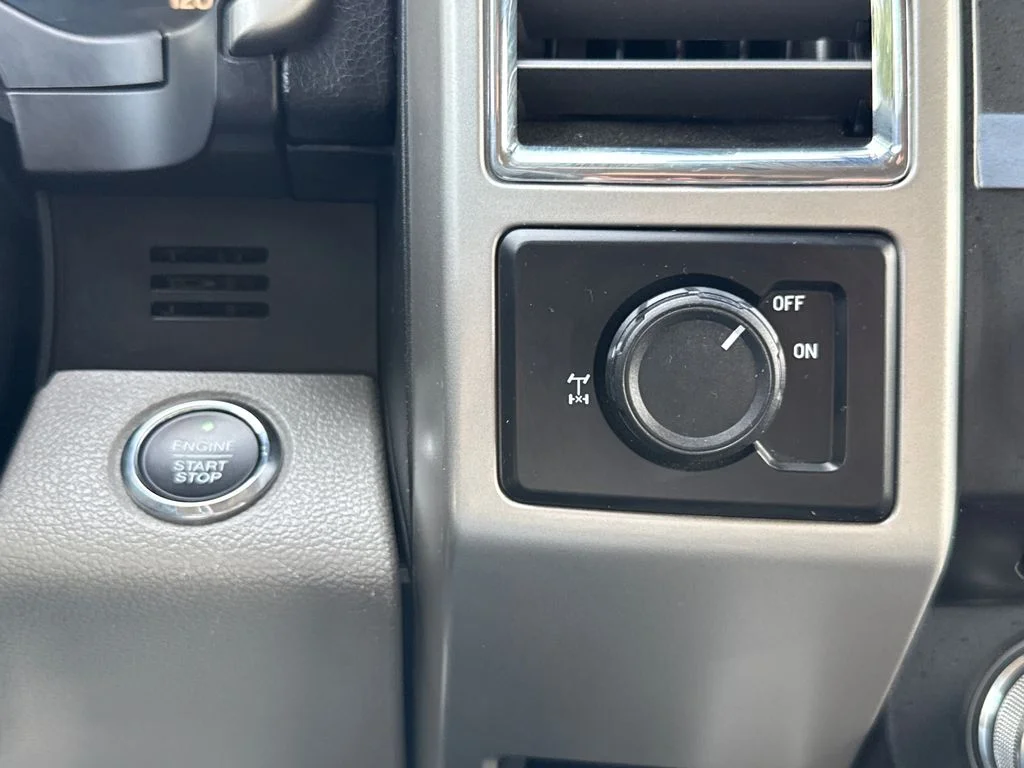 Used 2015 Silver Ford Lariat image 24