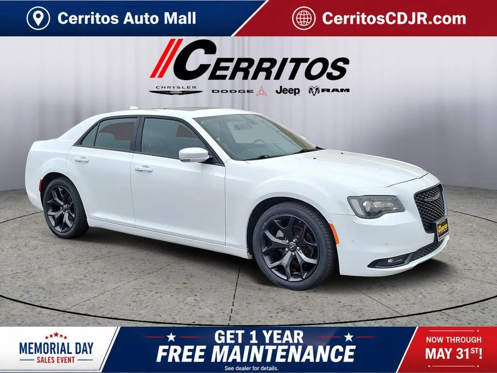 2023 Chrysler 300 S's photo