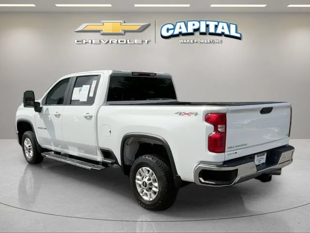 Used 2025 Summit White Chevrolet LT image 3