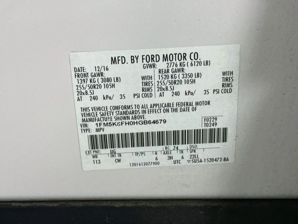 Used 2017 White Platinum Clearcoat Metallic Ford Limited image 34