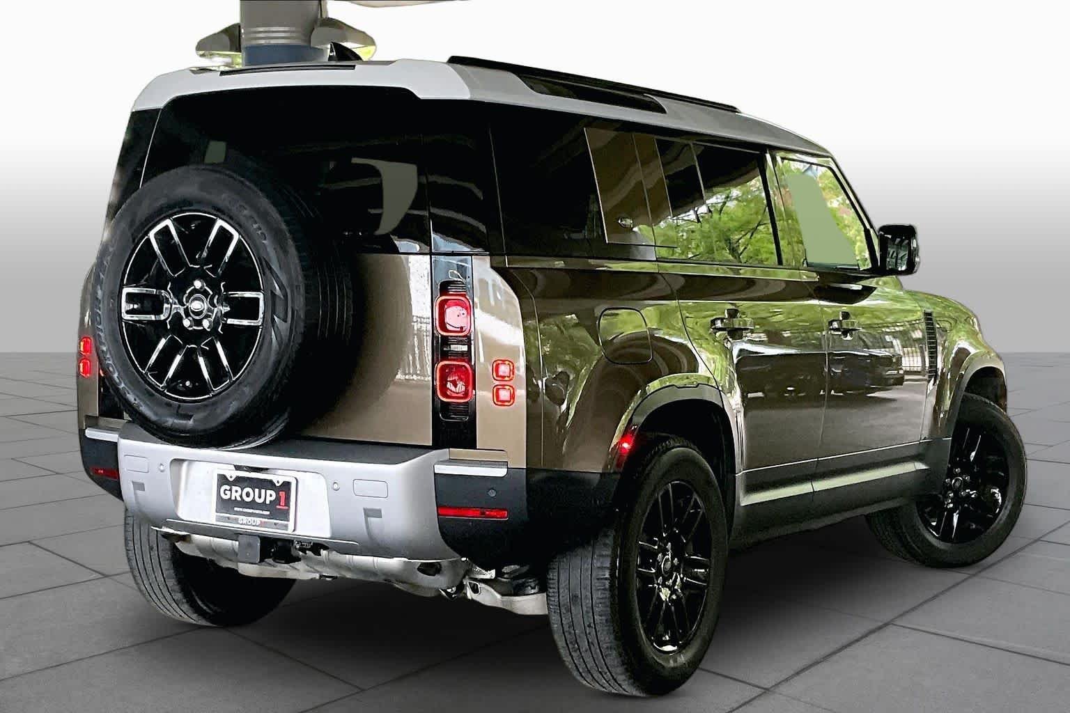 Used 2024 Gondwana Stone Metallic Land Rover S image 12