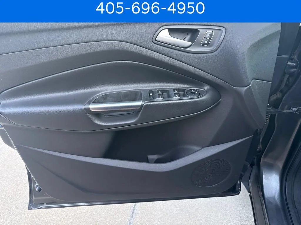 Pre-Owned 2017 Ford Escape SE