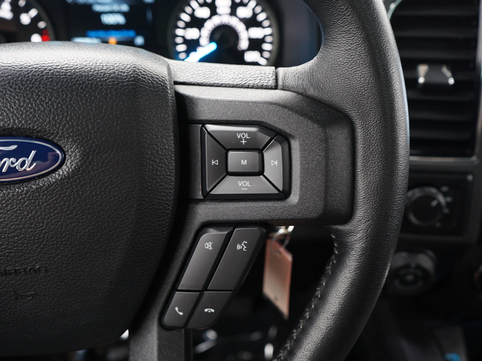 Used 2018  Ford XL image 25