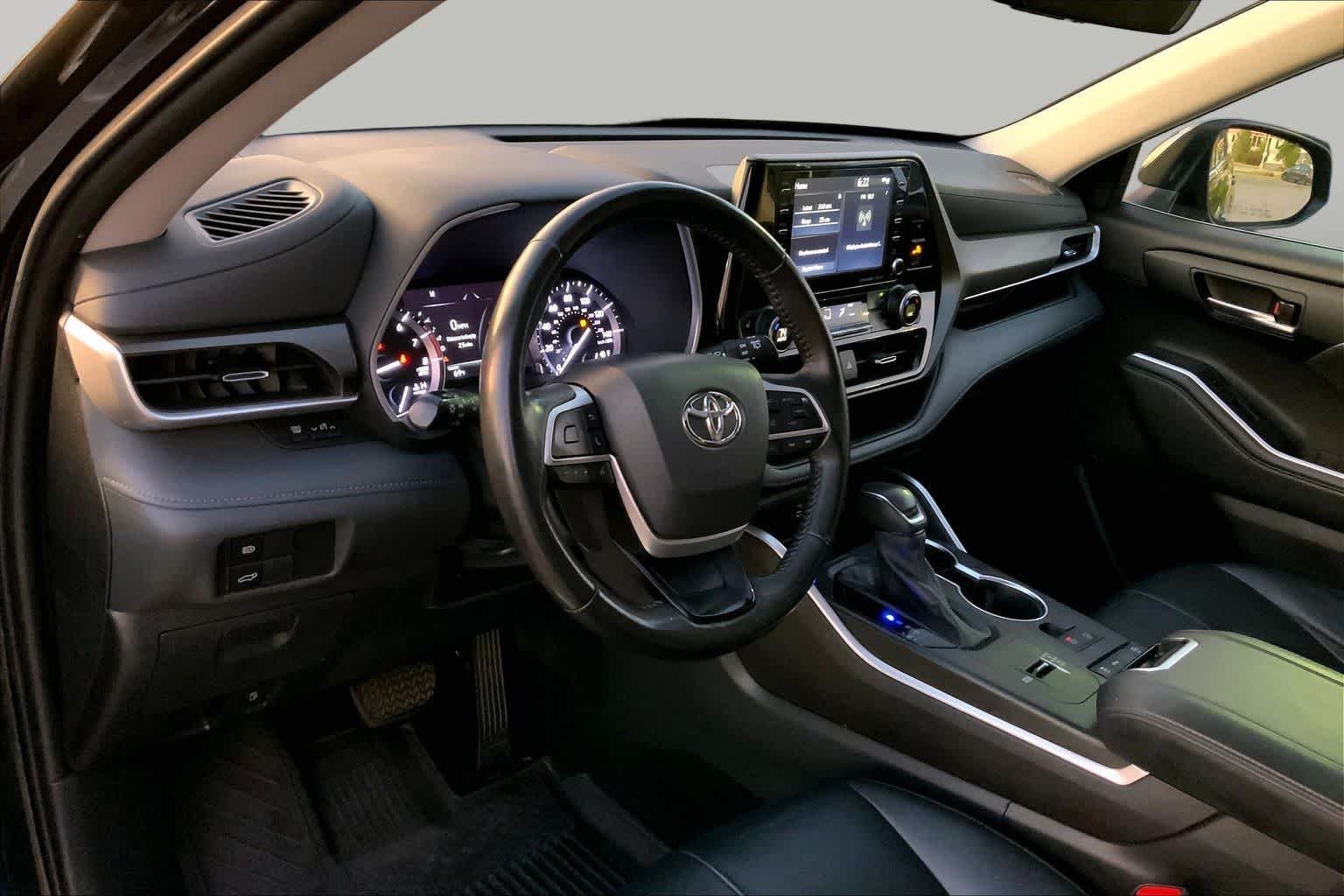 Used 2022 Midnight Black Metallic Toyota XLE image 16