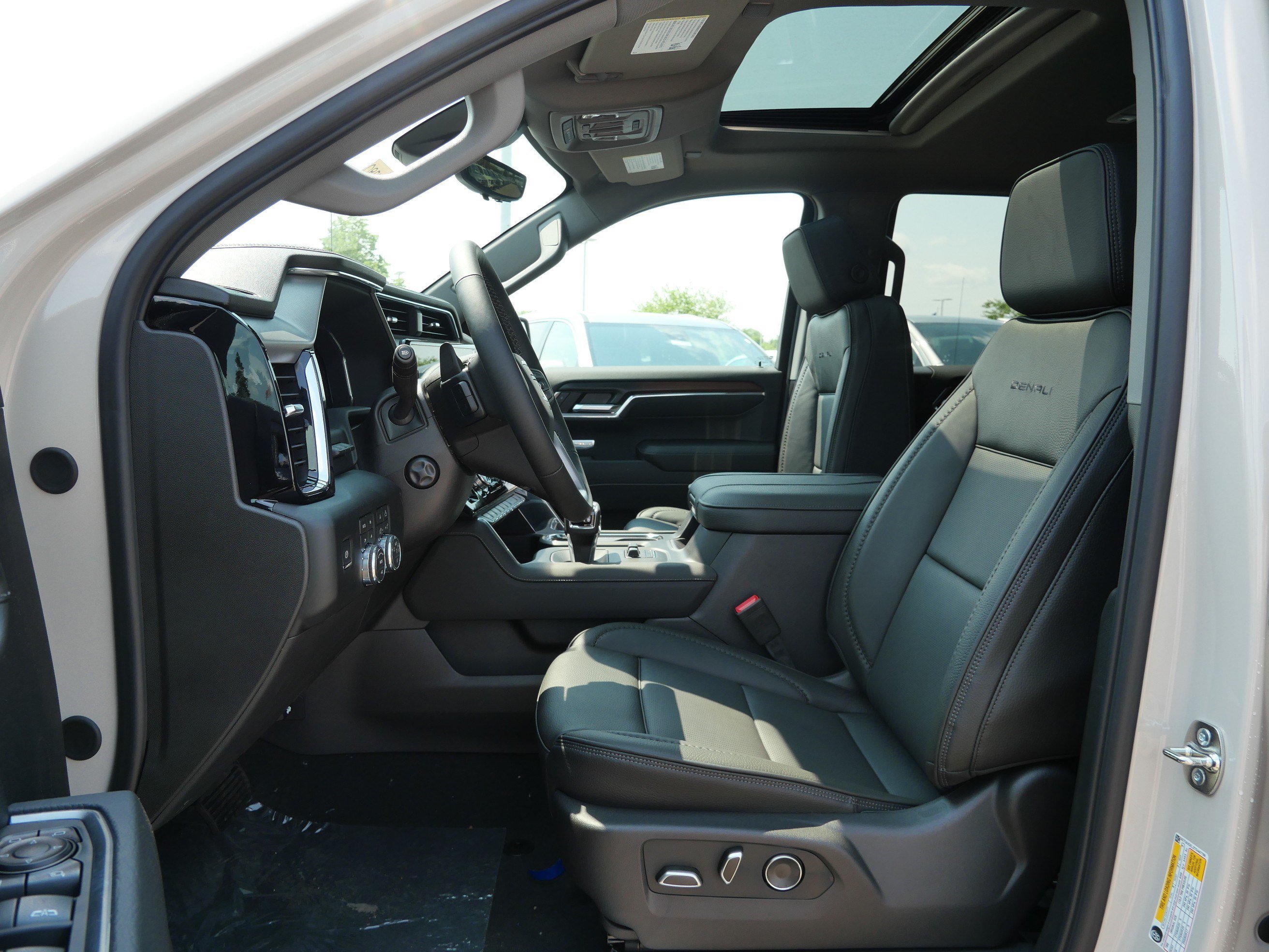 2026 GMC Sierra 1500 Denali - Photo 4