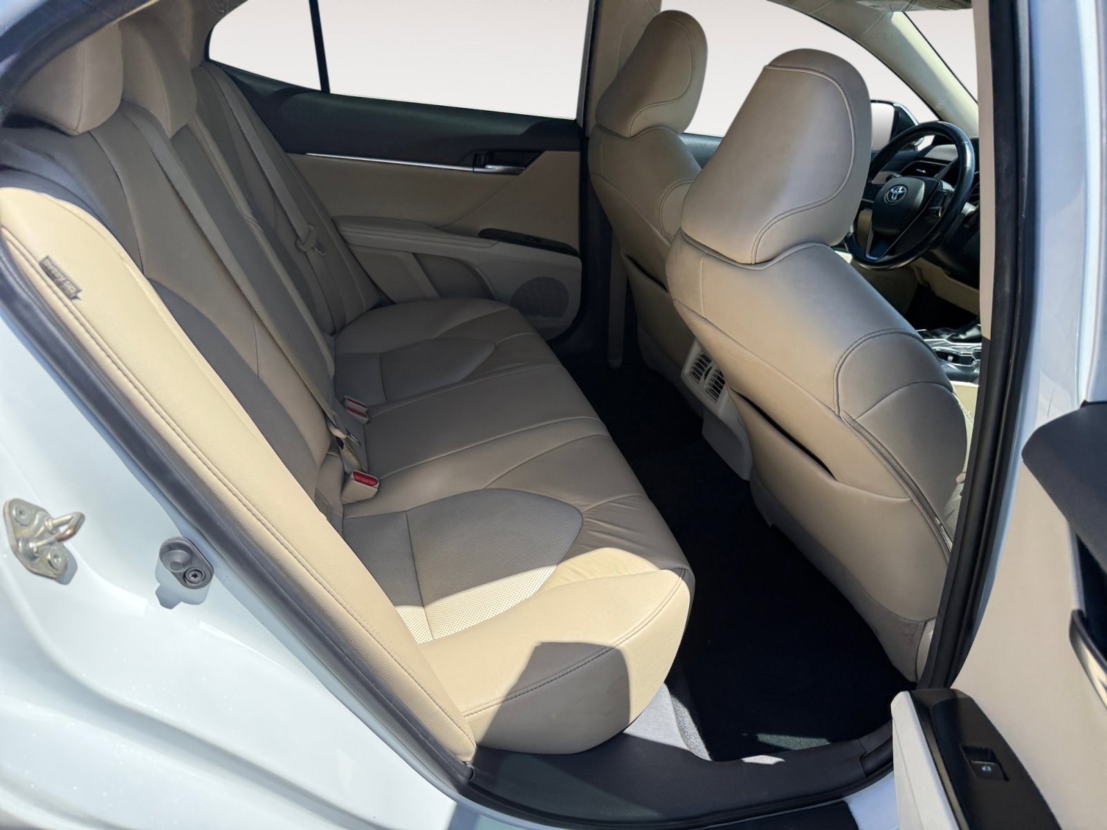 Used 2020 Pearl Toyota XLE image 18