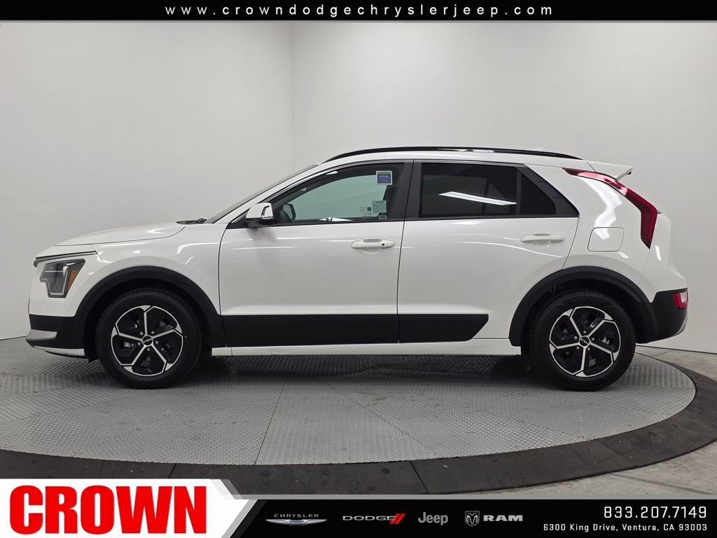 Used 2023 White Kia EX image 4