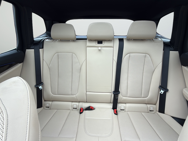 Used 2023 Gray BMW xDrive30i image 29