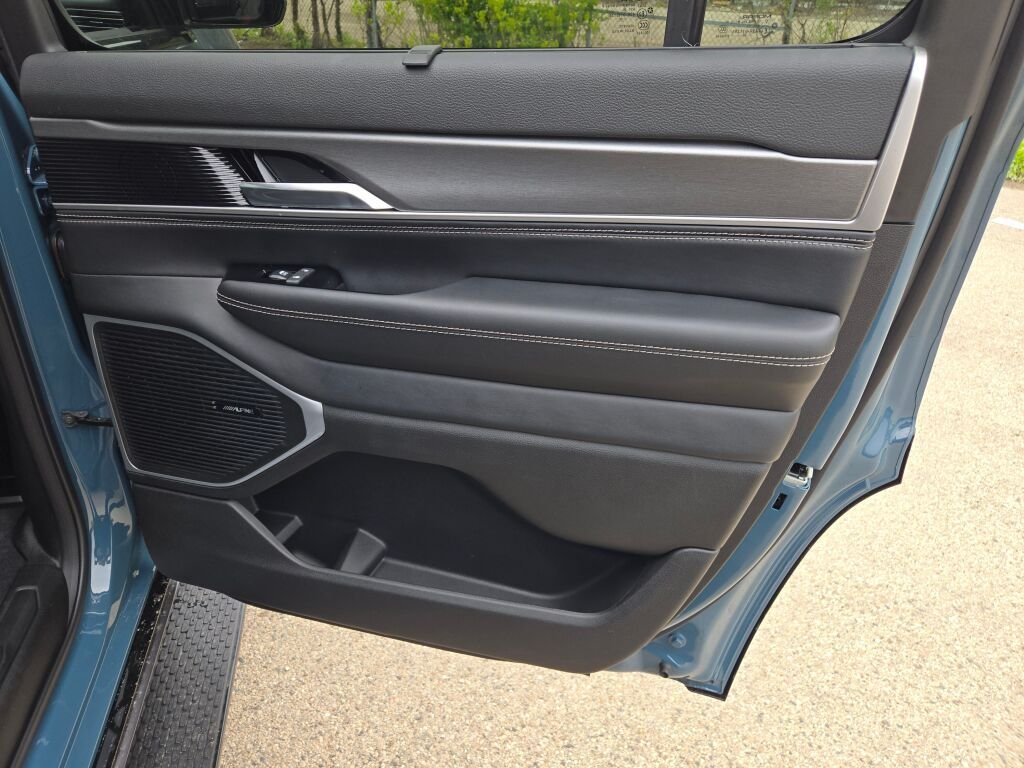 New 2026 Steel Blue Exterior Paint Jeep Limited Altitude image 9