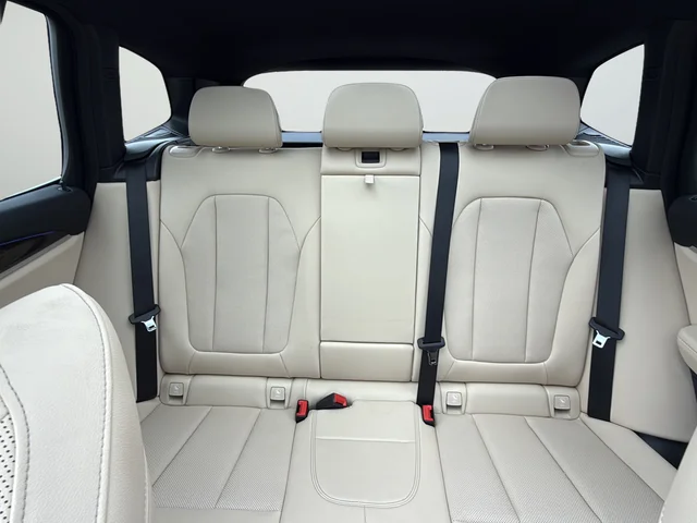 Used 2023 Gray BMW xDrive30i image 29