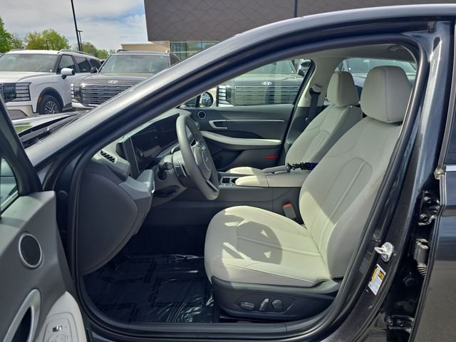 Used 2025 Gray Hyundai SEL image 11