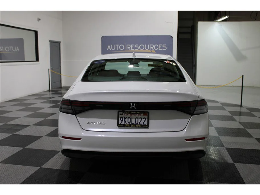 Used 2024 White Honda EX image 5