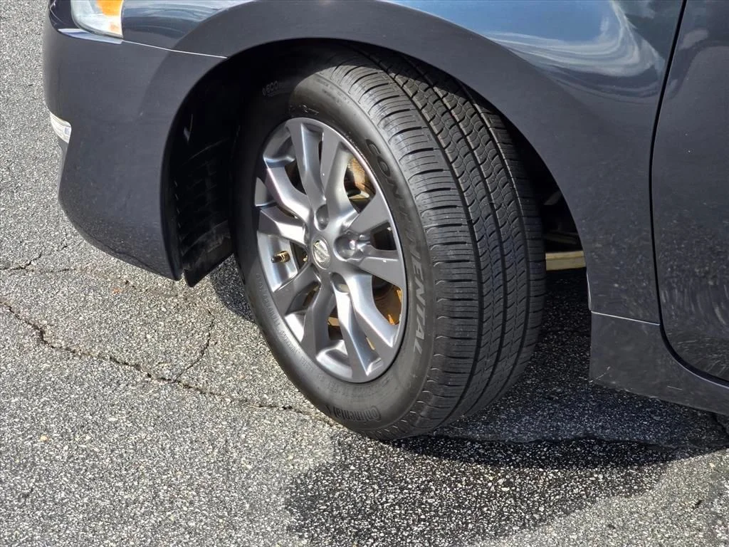 Used 2015 Blue Nissan 2.5 S image 27