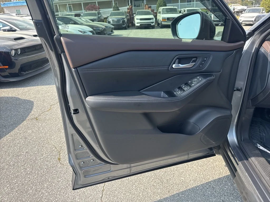 Used 2023 Gray Nissan SL image 28