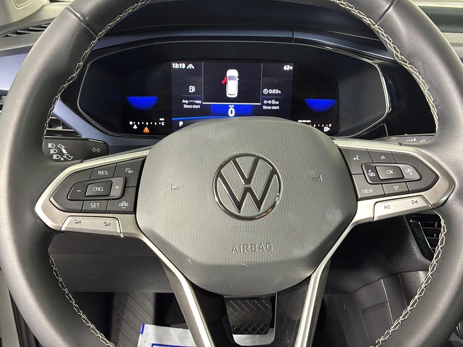 Used 2022 Pure White Volkswagen SE image 35