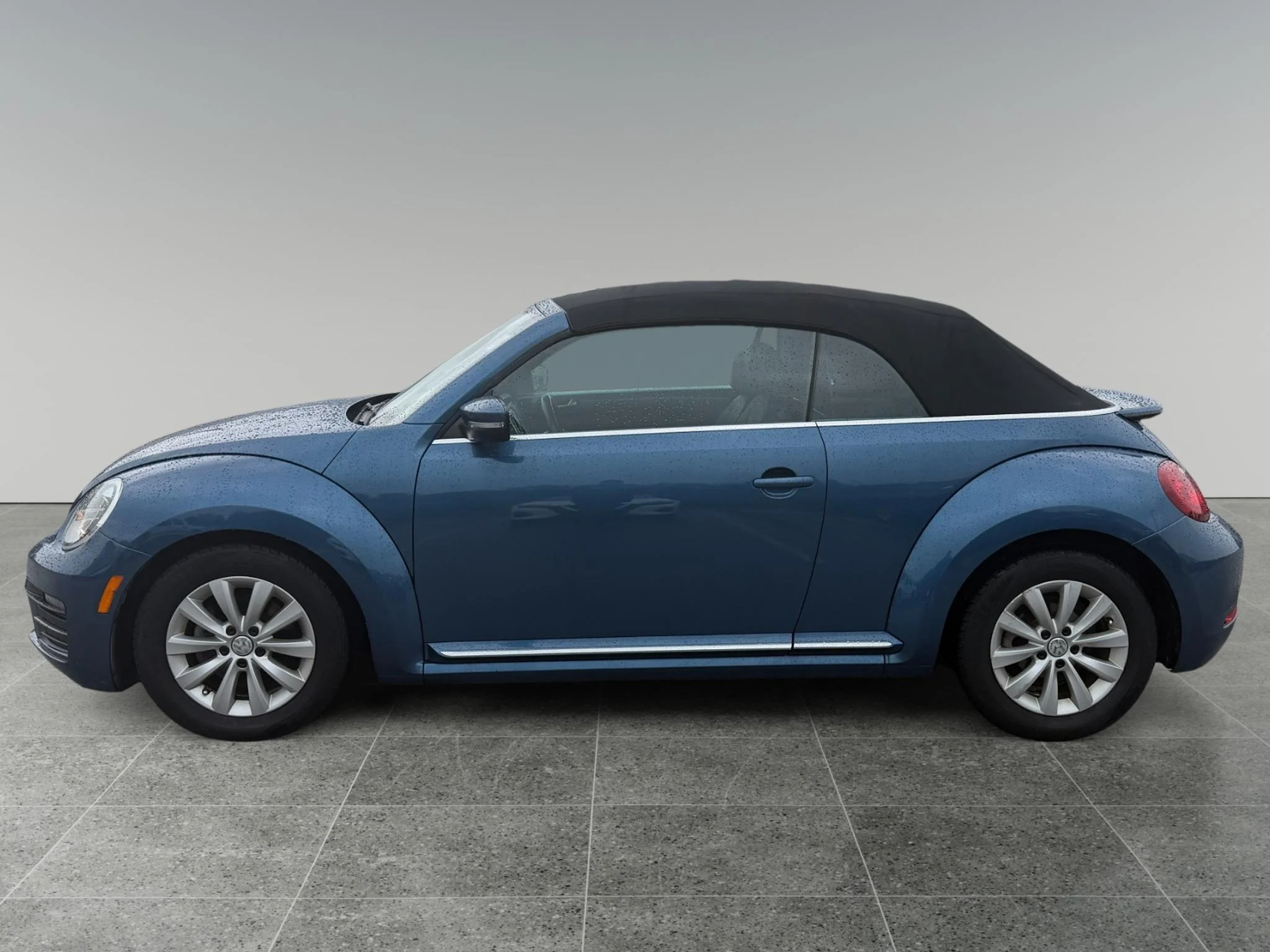 Used 2018 Blue Volkswagen SE image 8